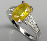 Кольцо с ярким желтым сапфиром и бесцветными топазами Серебро 925