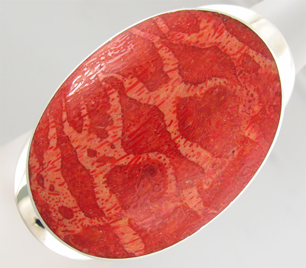 Массивное кольцо с кораллом