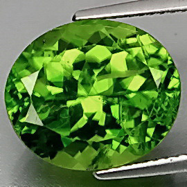 Крупный перидот 9,72 карат