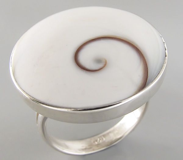 Крупное кольцо с раковиной SHIVA