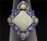Кольцо с белыми solid опалами и танзанитами Серебро 925