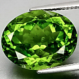 Крупный перидот 12,07 карат