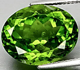 Крупный перидот 12,07 карат 