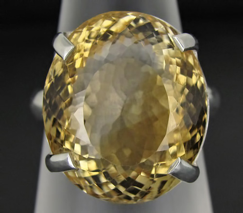 Кольцо с цитрином эффектной огранки