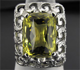 Эффектное кольцо с цитрином оттенка "зеленое золото" Серебро 925