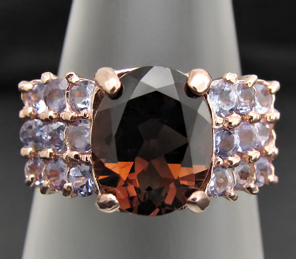 Кольцо из коллекции "Mia" с империал топазом и танзанитами