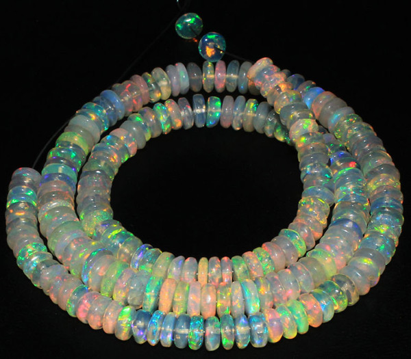 Набор из 206 эфиопских опалов 50+ карат