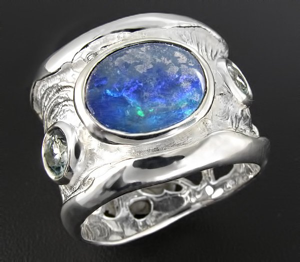 Кольцо с дублет опалом и топазами