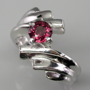Прелестное кольцо с родолитом гранатом