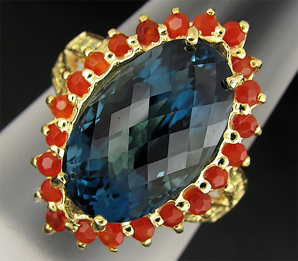 Кольцо из коллекции "Mia" с топазом, корнелианами и перидотами