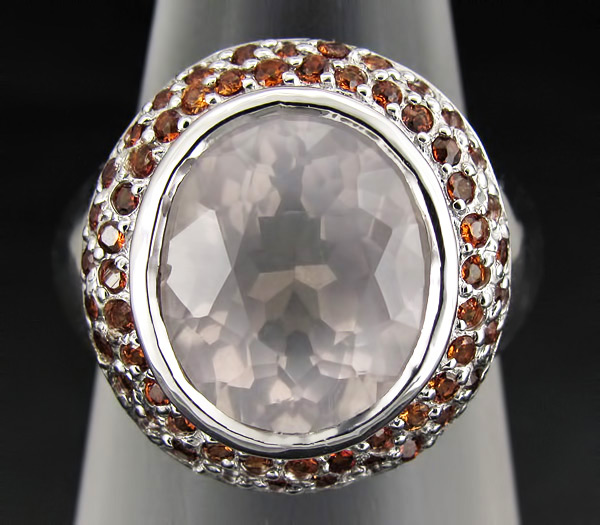 Кольцо с розовым кварцем и оранжевыми гранатами