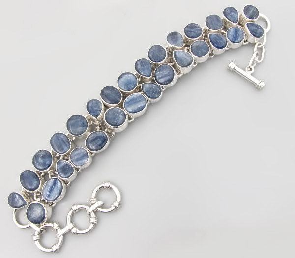 Браслет с кианитами