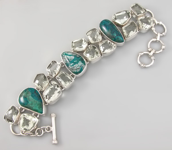 Браслет с хризоколлой и зелеными аметистами