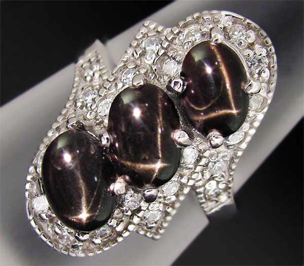 Кольцо со звездчатыми диопсидами