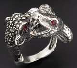 Скульптурное кольцо "Схватка" с инкрустацией сапфирами и марказитами Серебро 925