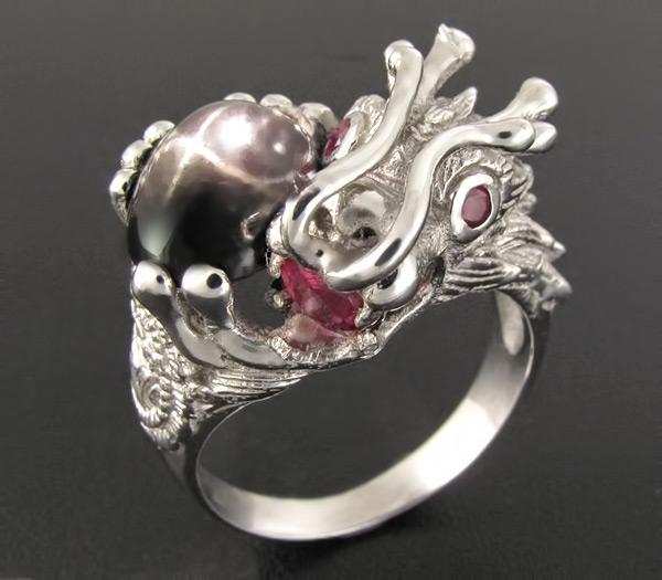 Кольцо "Дракон" со звездчатым диопсидом и сапфирами