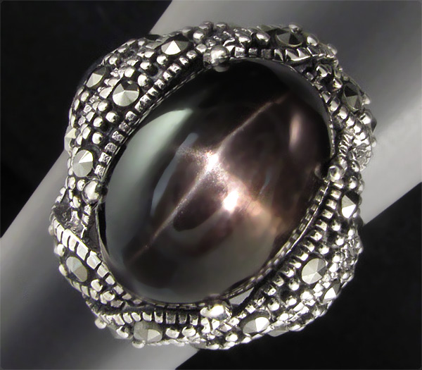 Кольцо со звездчатым диопсидом и марказитами