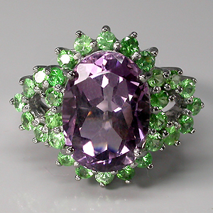 Кольцо с уругвайским аметистом и цаворитами