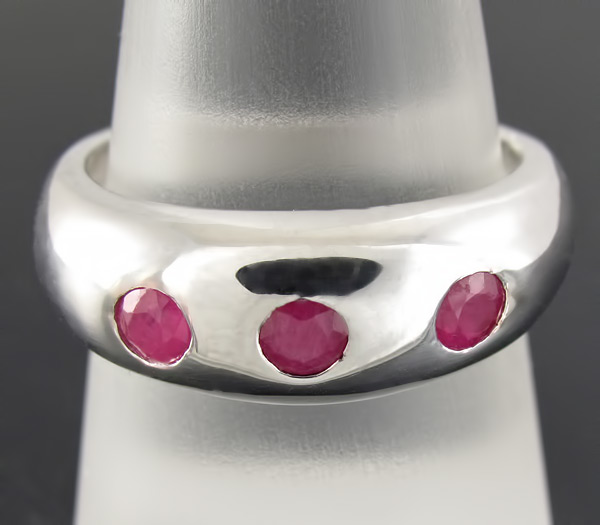 Стильное кольцо с розовыми сапфирами