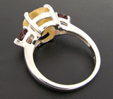 Яркое кольцо с солнечно-желтым сапфиром и гранатами Серебро 925