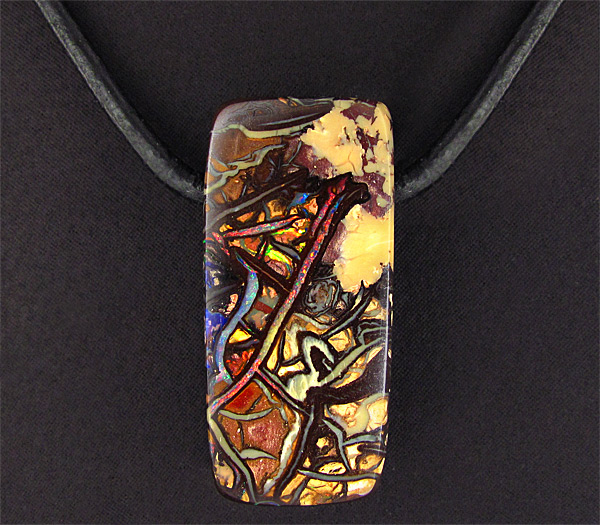 Болдер опал 37,65 карат на шнуре