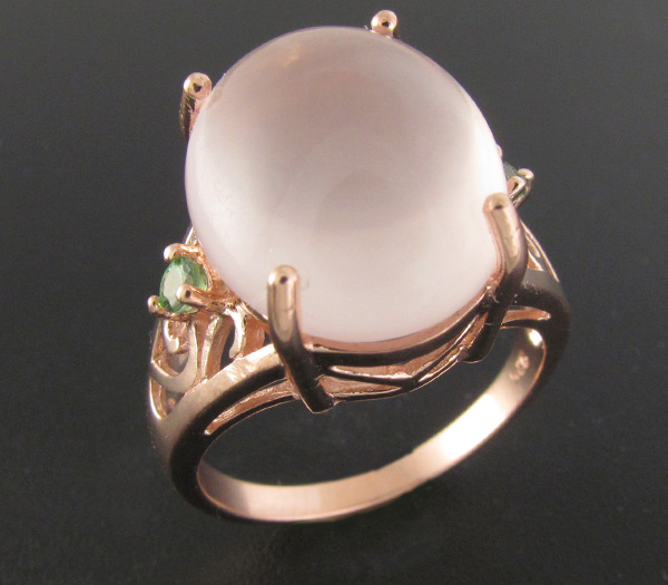 Кольцо из коллекции "Mia" с розовым кварцем и цаворитами