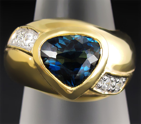 Кольцо из коллекции "Mia" с топазом и бесцветными цирконами