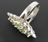Эффектное кольцо с яркими перидотами Серебро 925