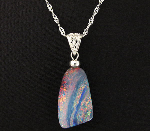 Австралийский болдер опал 7,69 карат на шнуре