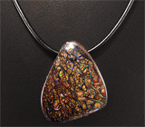 Крупный австралийский болдер опал 67,86 карат на шнуре 