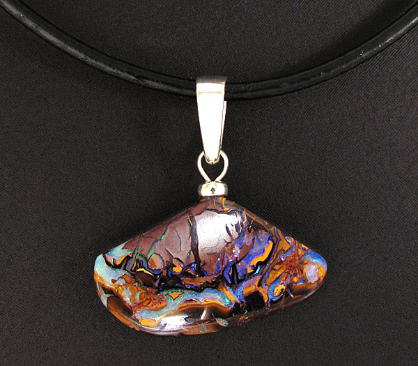 Австралийский болдер опал 17,86 карат на шнуре