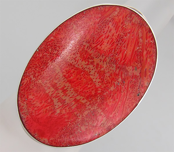 Кольцо с кораллом