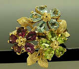 Кольцо с цветками из самоцветов Золото