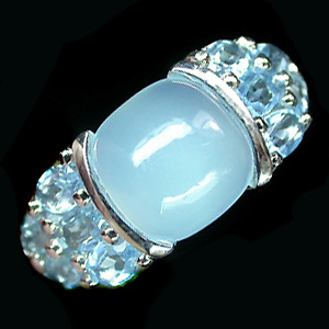Превосходное кольцо с небесно-голубым халцедоном и топазами