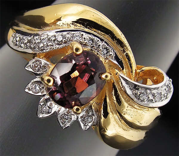 Изящное кольцо из коллекции "Mia" со шпинелью