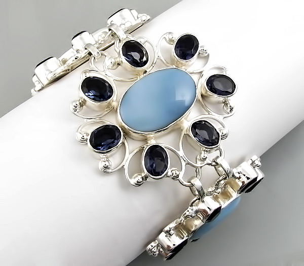 Ажурный браслет с голубыми агатами