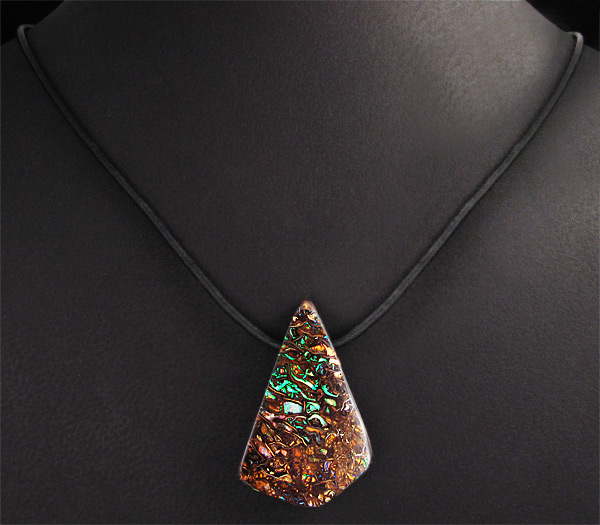 Австралийский болдер опал 51,71 карат на шнуре