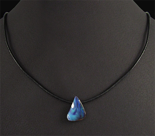 Австралийский болдер опал 4,01 карат на шнуре