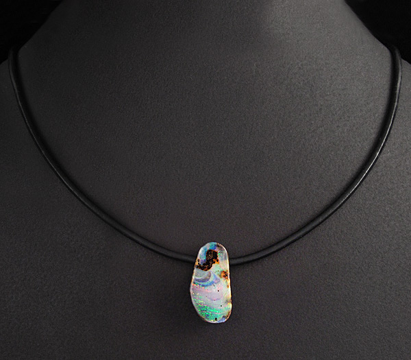 Австралийский болдер опал 9,18 карат на шнуре