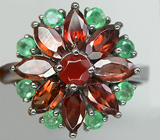 Яркое кольцо с корнелианом, гранатами и изумрудами Серебро 925