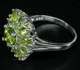 Яркое кольцо с перидотами Серебро 925