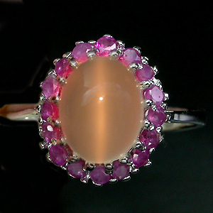 Кольцо с лунным камнем и пурпурными сапфирами