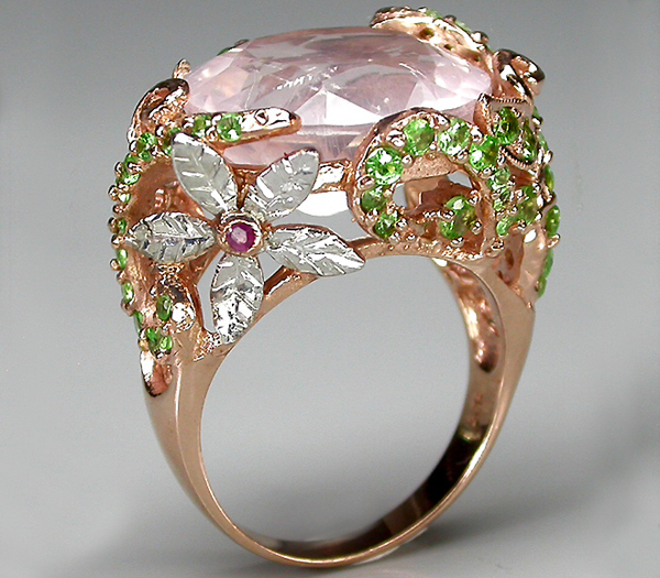 Замечательное кольцо с розовым кварцем, цаворитами гранатами и сапфирами Серебро 925