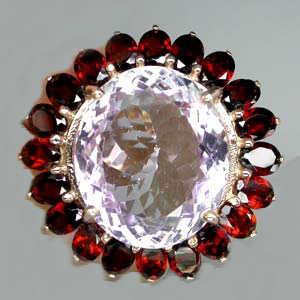 Роскошное кольцо с розовым аметистом и гранатами