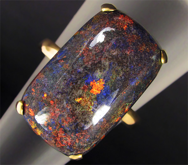 Кольцо с эффектным австралийским матричным опалом