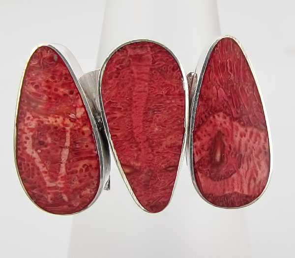 Кольцо с кораллами