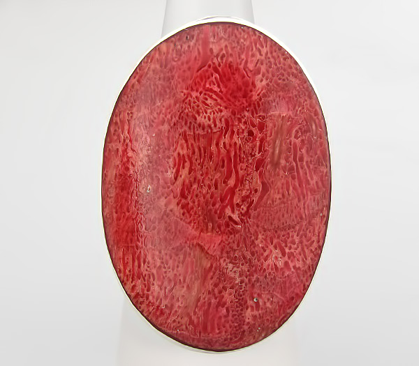 Крупное кольцо с кораллом