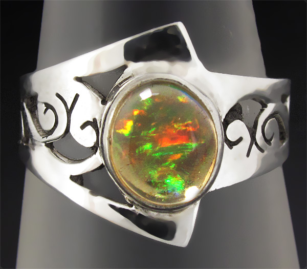 Серебряное кольцо с мексиканским кристаллическим опалом