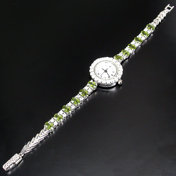 Часы на перидотовом браслете