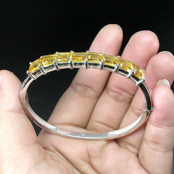 Стильный браслет с цитринами